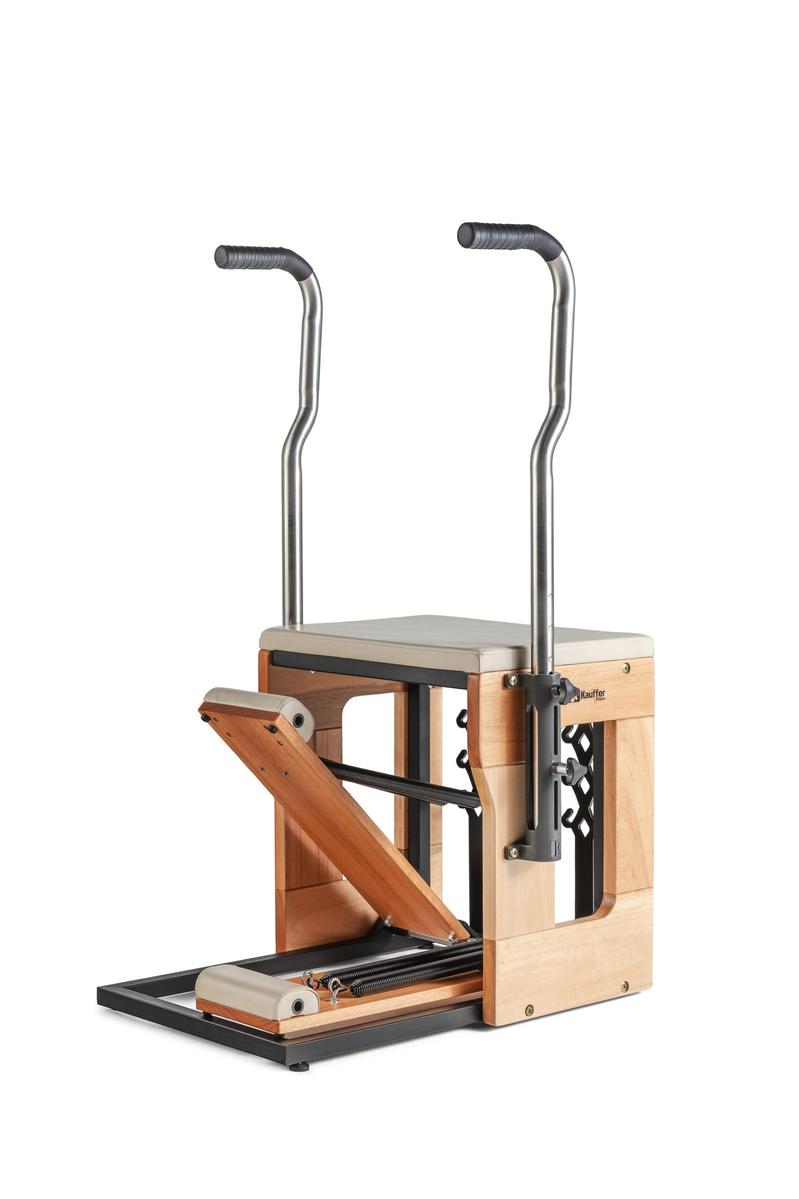 Kauffer Pilates - Os pedais da Step Chair são feitos em EVA, com  revestimento em couríssimo náutico, resultando em uma peça anatômica e  confortável para os pés e mãos. . Com os